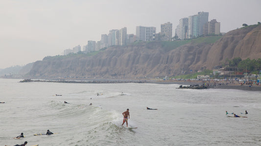 Surf lessons for beginners in Lima